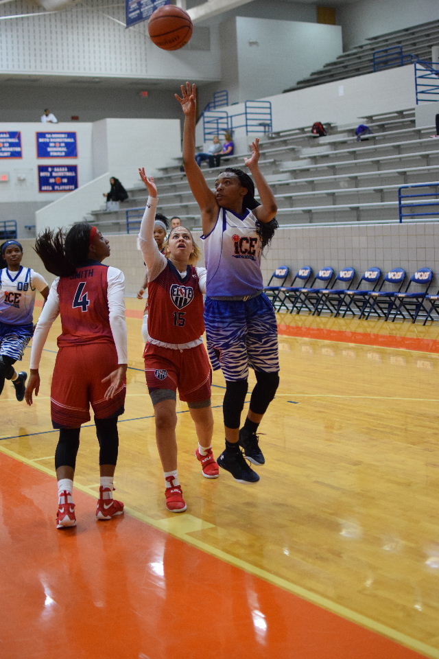 '17 QOS Ariyanna Hall Arkansas Ice